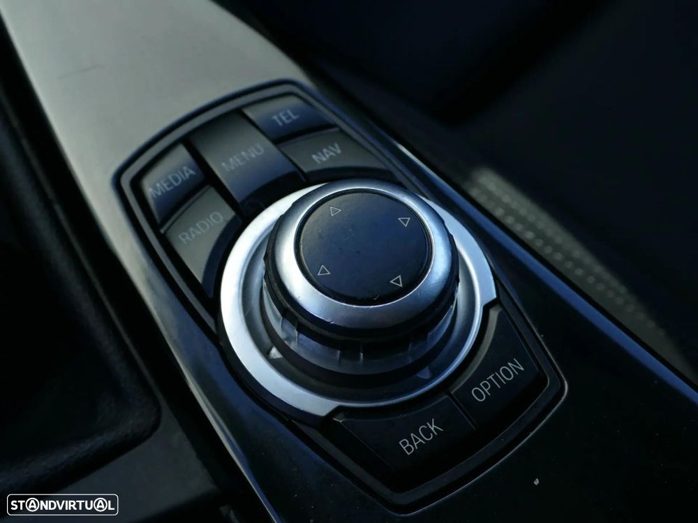BMW 318 d Line Sport - 26