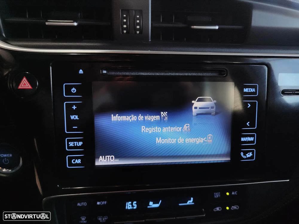 Toyota Auris Touring Sports 1.8 HSD Comfort +P.Techno+P.Sport - 31