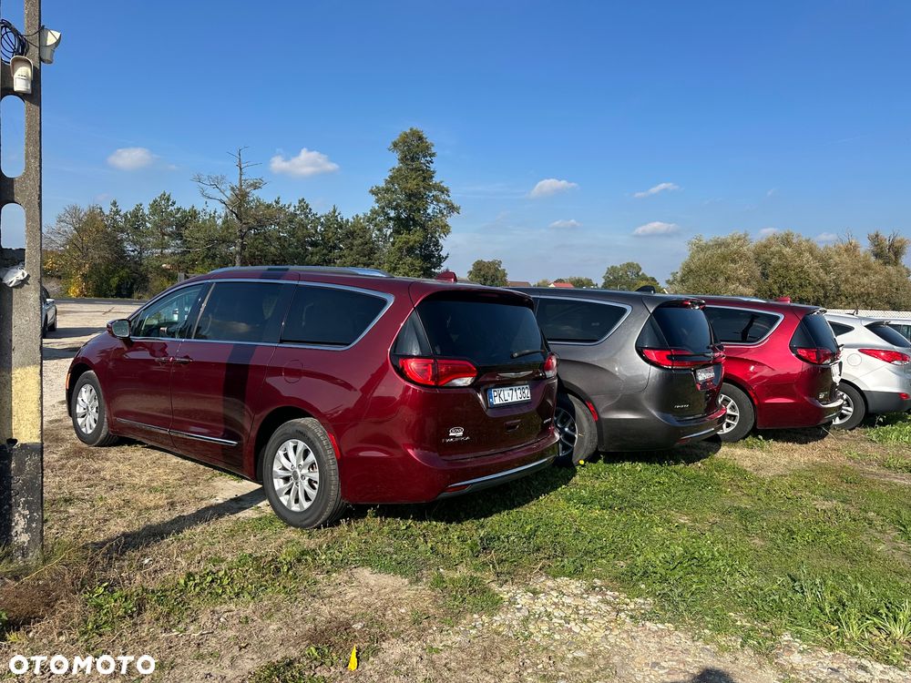 Chrysler Pacifica - 22