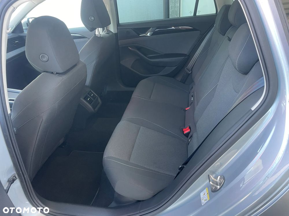 Volkswagen Passat - 13