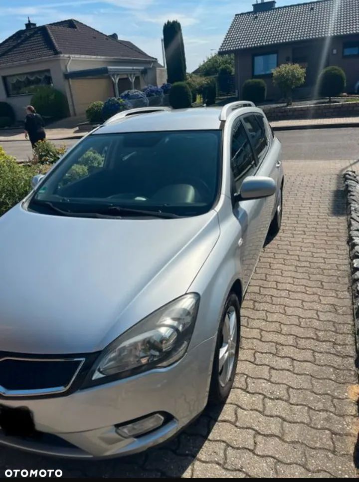 Kia Ceed - 33