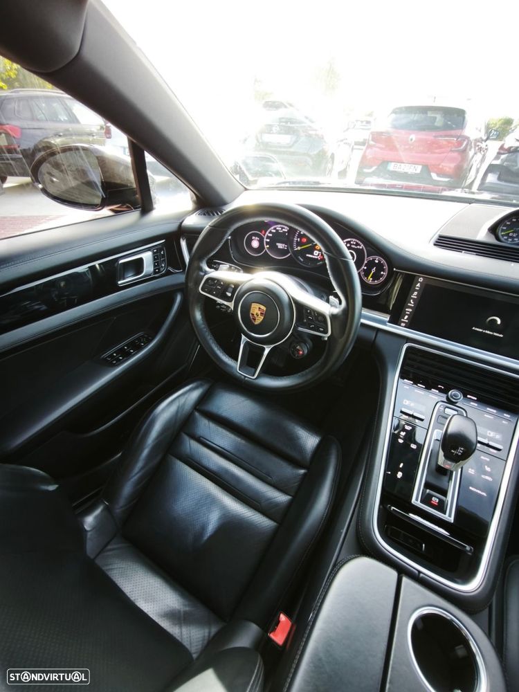 Porsche Panamera 4 E-Hybrid - 16