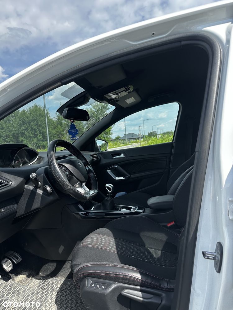 Peugeot 308 - 8
