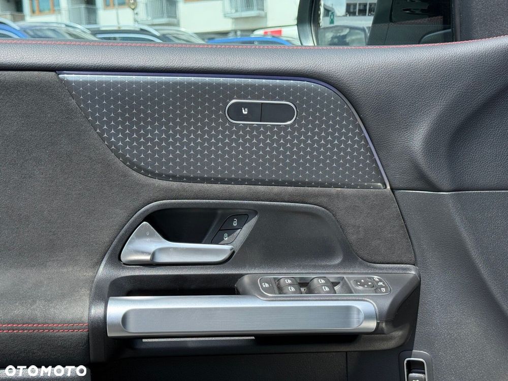 Mercedes-Benz GLB - 27