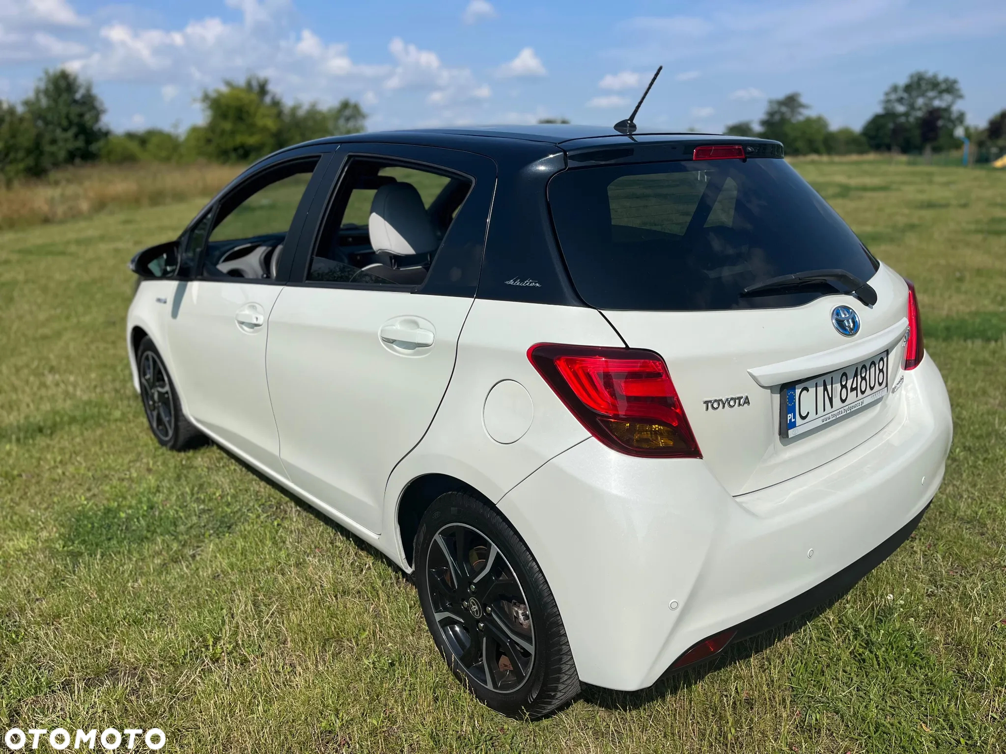 Toyota Yaris Hybrid 100 Selection Pure - 22