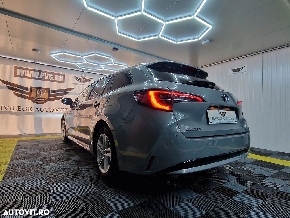 Toyota Corolla 1.8 Hybrid Business Edition - 5