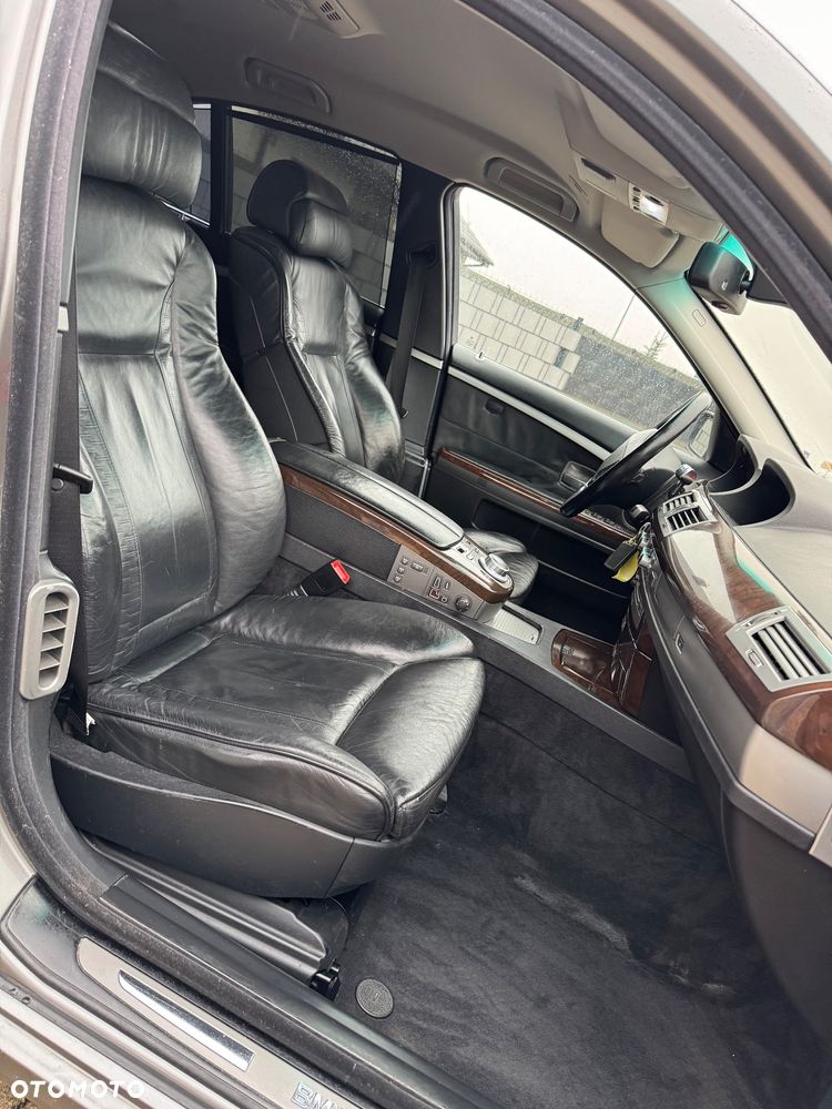 BMW Seria 7 750i L - 25