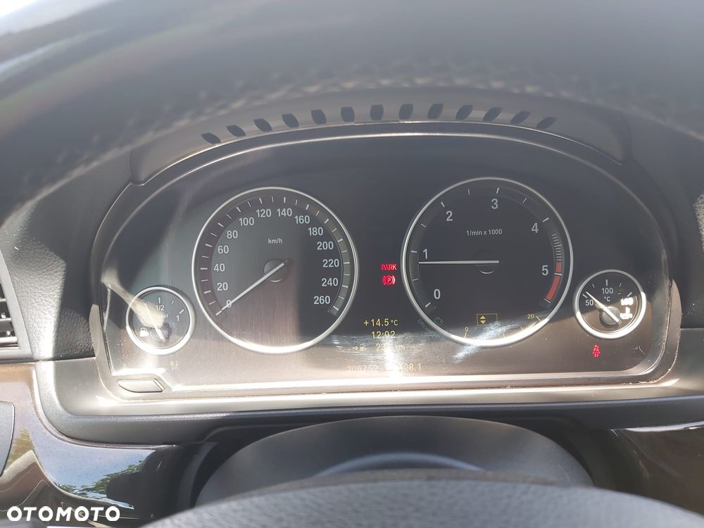 BMW Seria 5 520d Special Edition - 15