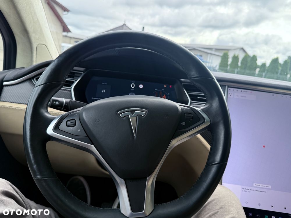 Tesla Model X - 19