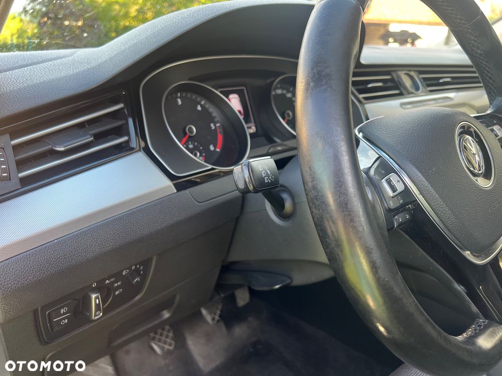 Volkswagen Passat 1.6 TDI BMT Comfortline - 8