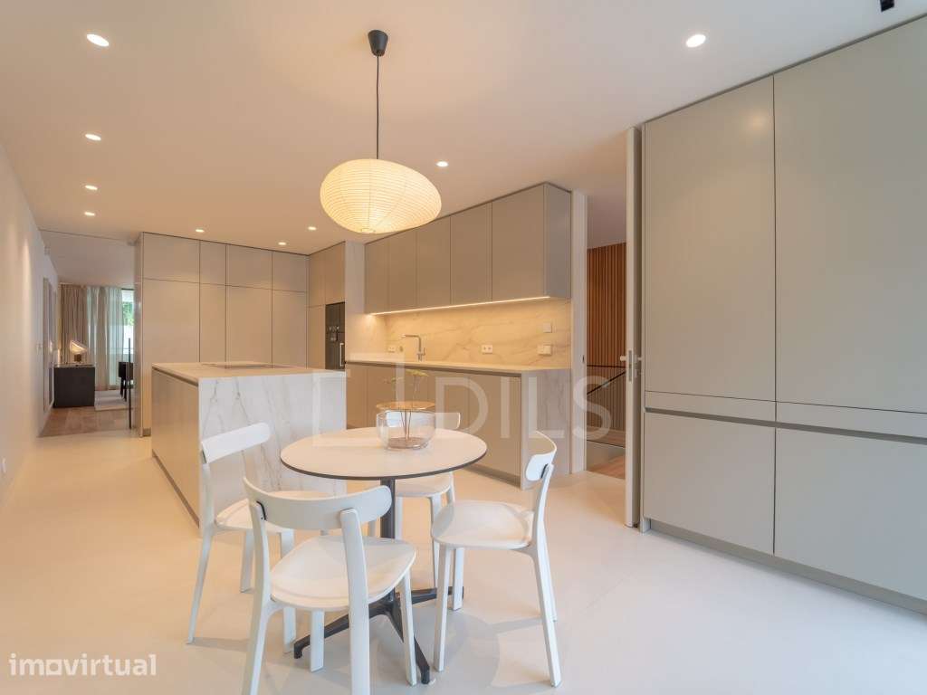 Apartamento T4 Duplex com Jardim, Piscina e Box 4 Viaturas - Grande imagem: 5/120