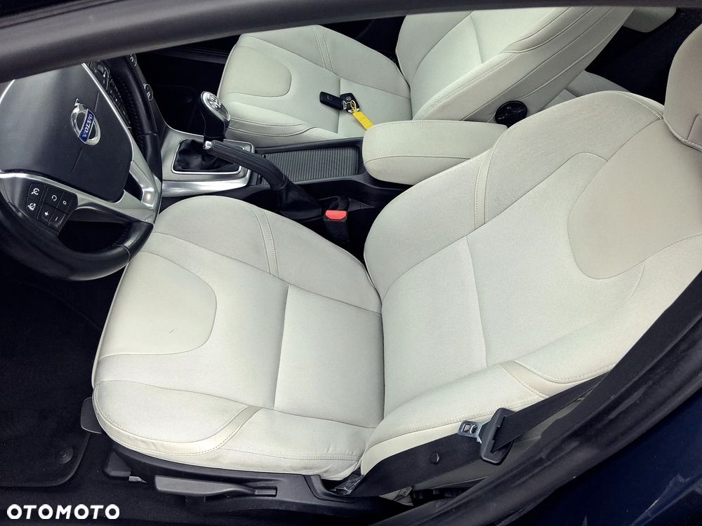 Volvo V40 D2 Momentum - 18