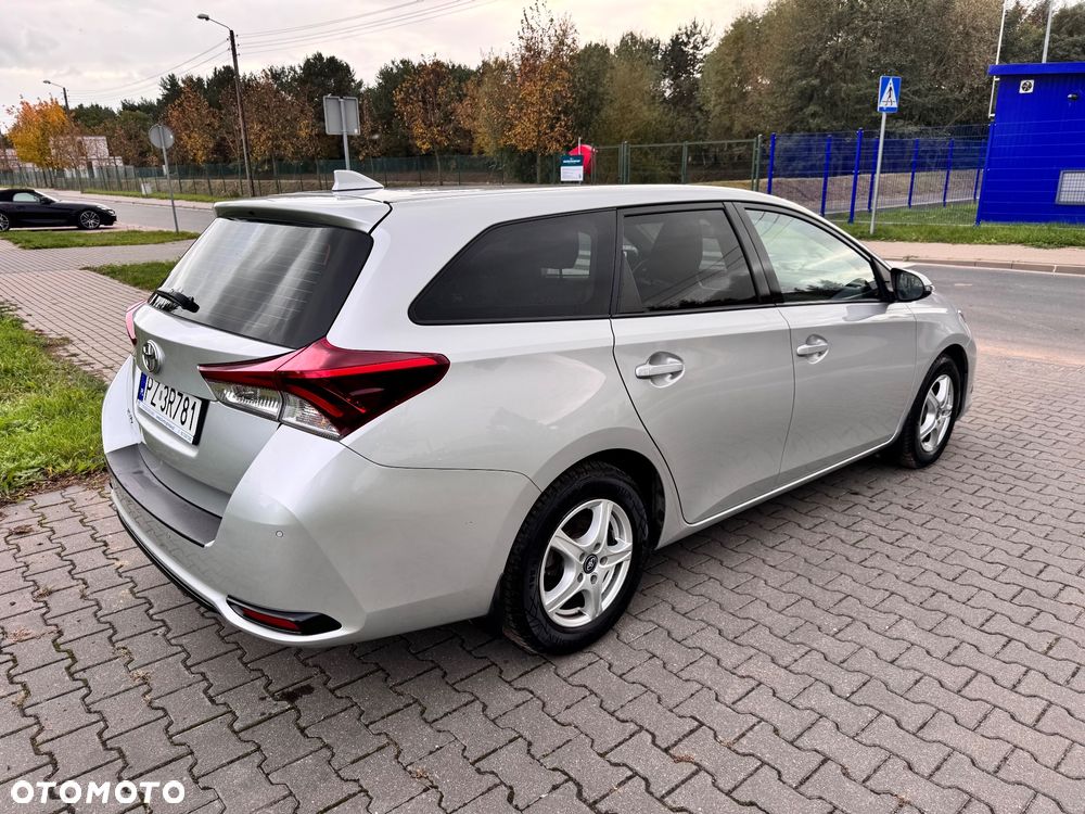 Toyota Auris 1.6 Comfort - 4