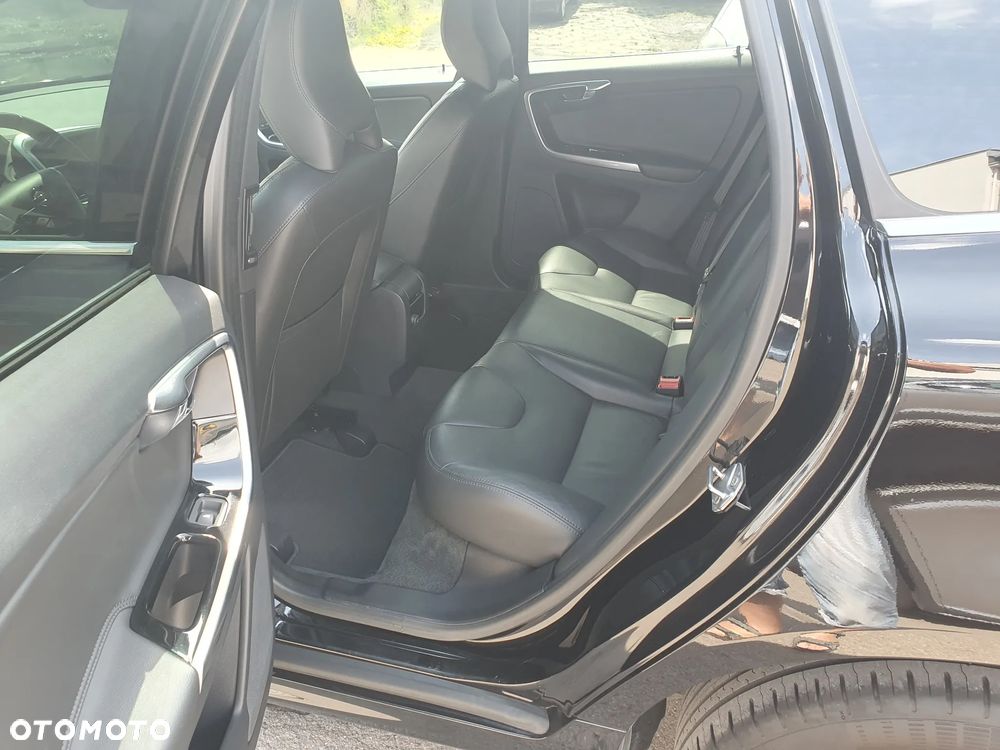 Volvo XC 60 D4 Momentum Pro - 11