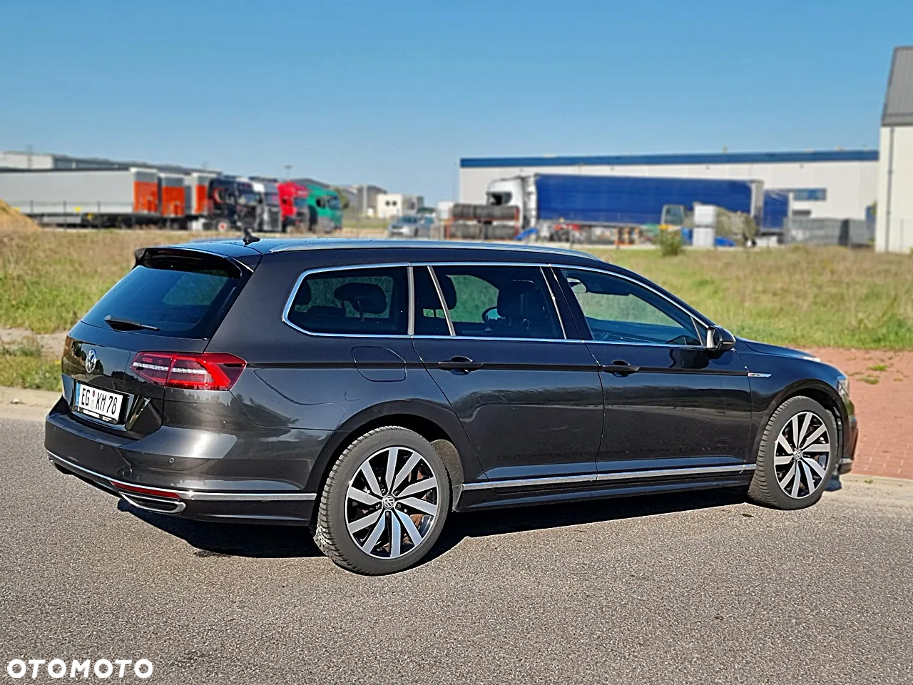 Volkswagen Passat - 12