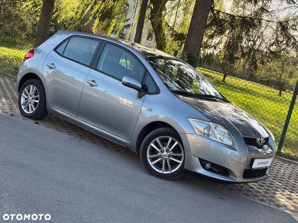 Toyota Auris 1.33 VVT-i Premium + - 4