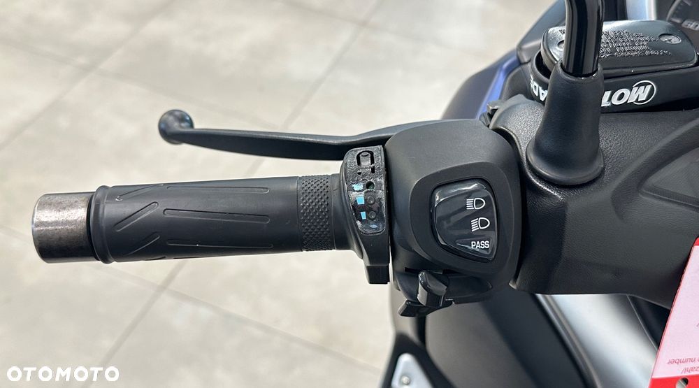Yamaha X-max - 8