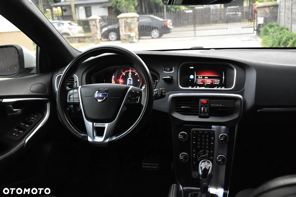 Volvo V40 D4 Drive-E R-Design Summum - 13