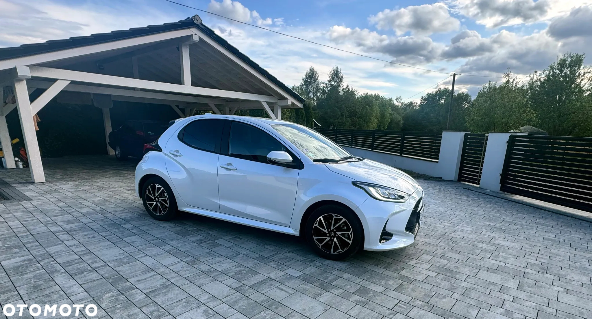 Toyota Yaris Hybrid 1.5 Premiere Edition - 2