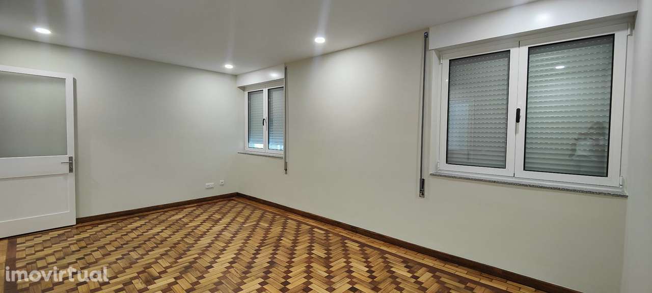 T4 renovado Bonfim Porto - Grande imagem: 2/11