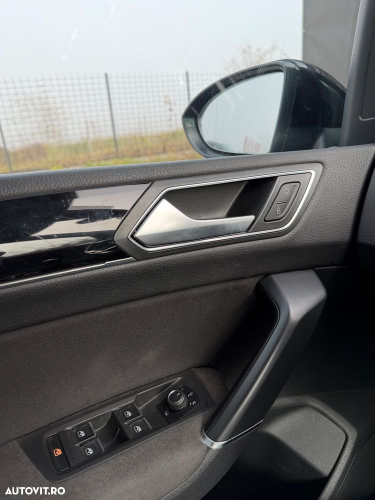 Volkswagen Touran 2.0 TDI Highline - 23