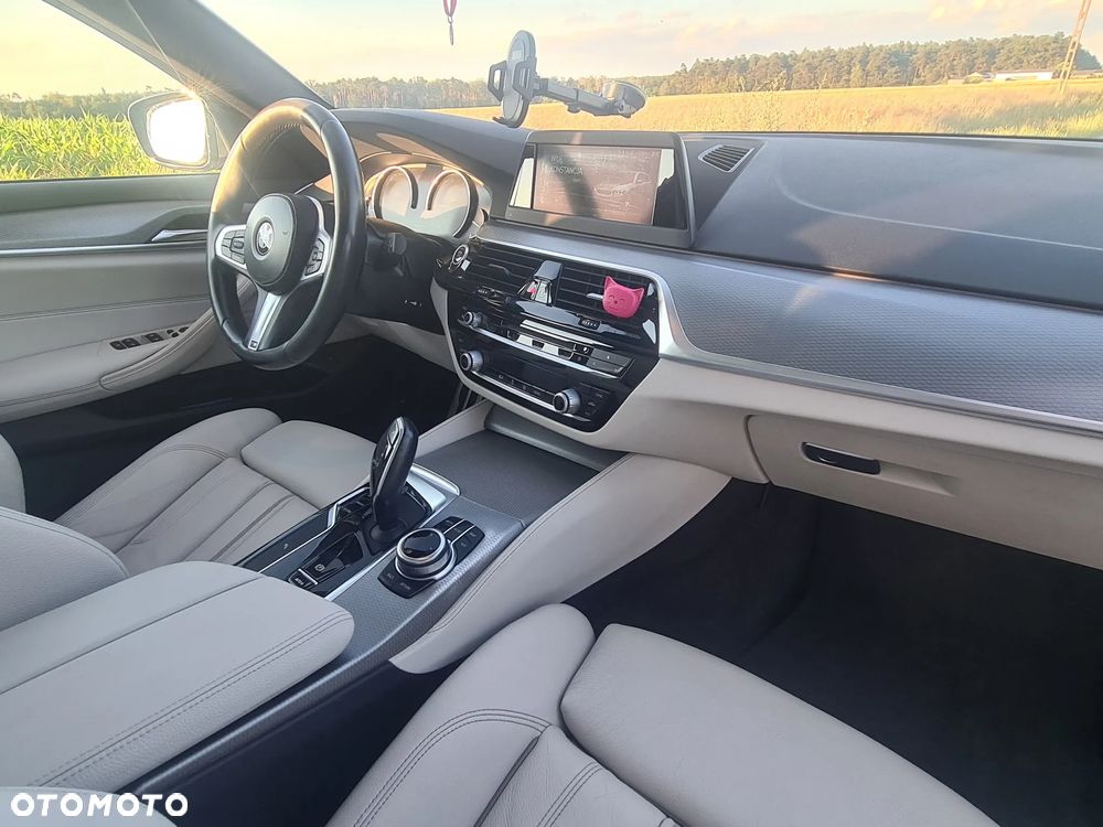 BMW Seria 5 530d Touring Sport Line - 11