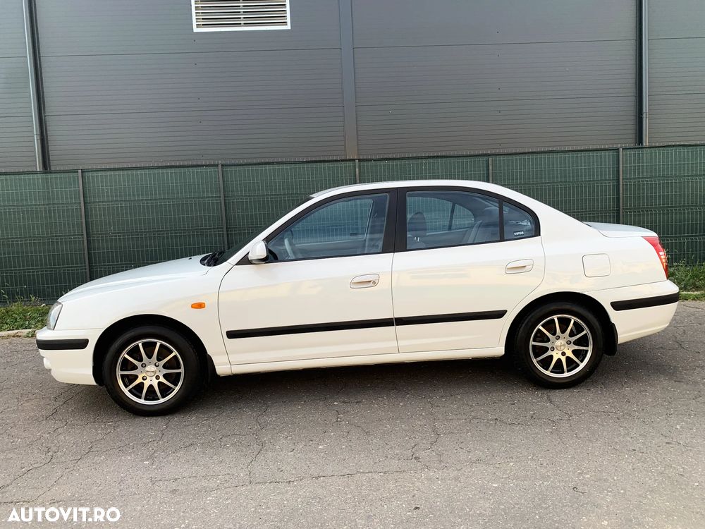 Hyundai Elantra - 4