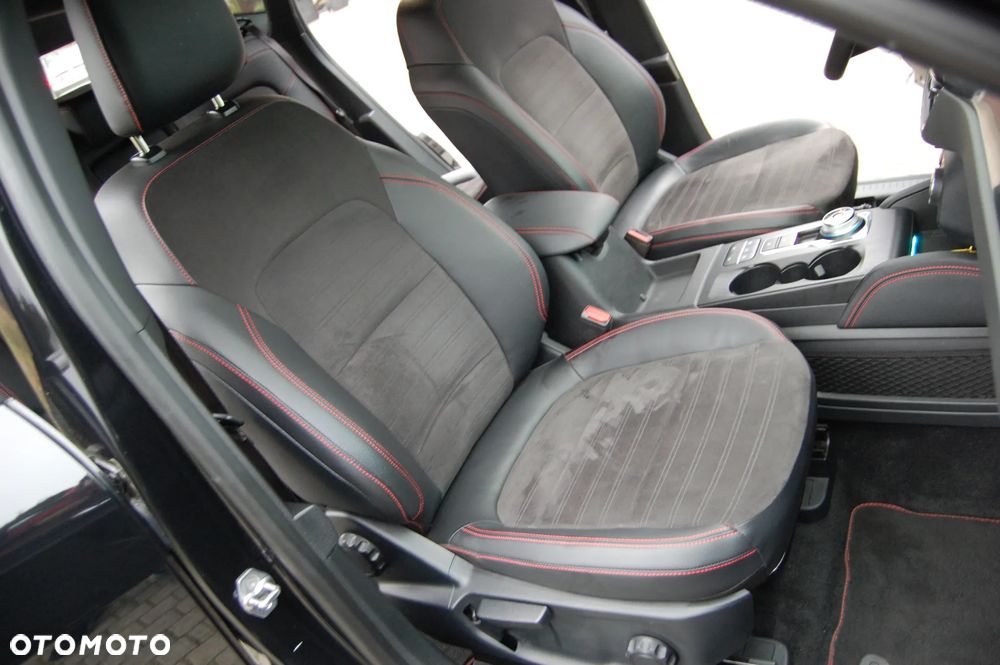 Ford Kuga 2.0 EcoBlue 4x4 ST-LINE X - 32