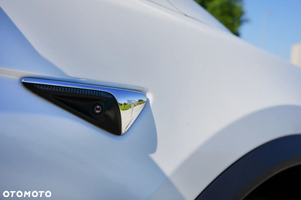 Tesla Model X - 17