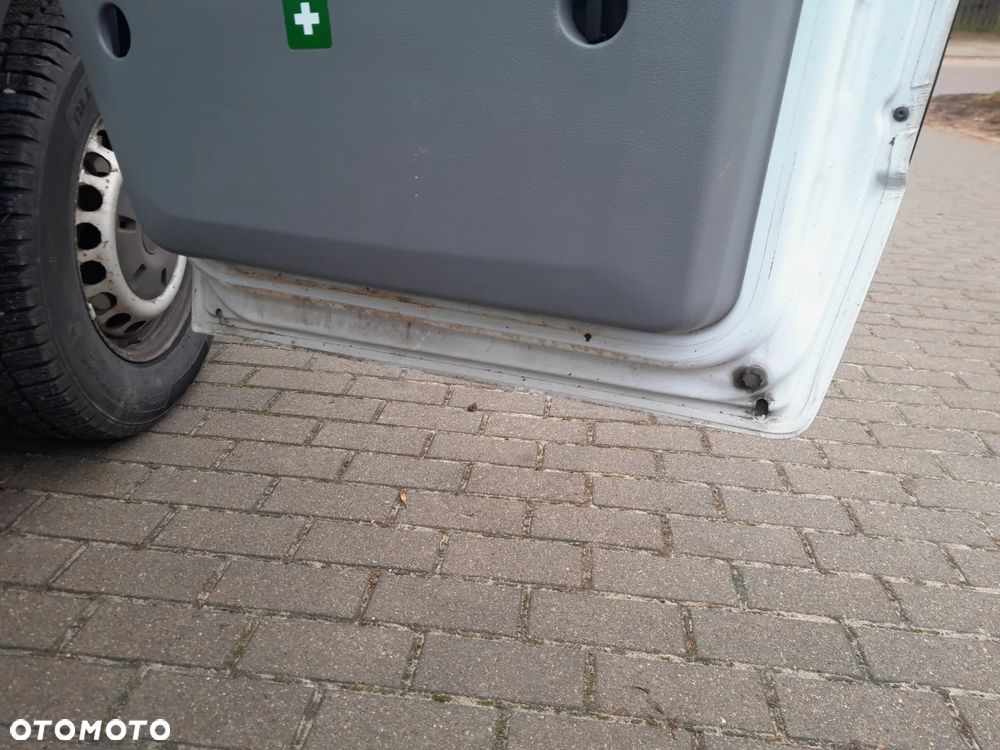 Mercedes-Benz Sprinter - 25