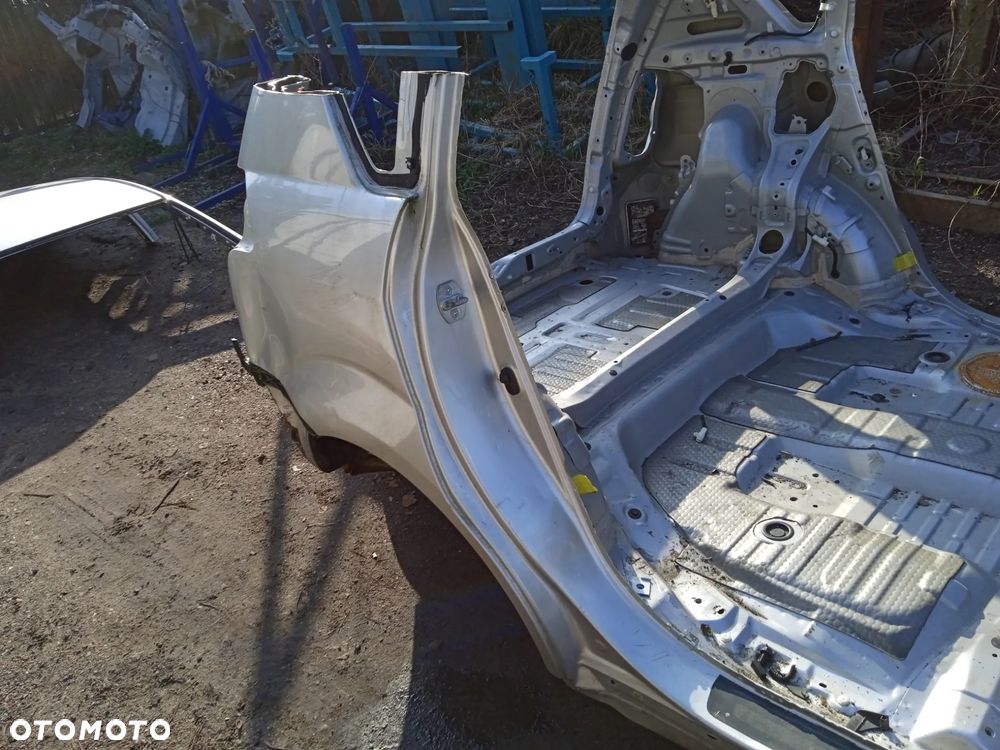 CAŁY TYŁ PAS TYLNY Z WANNĄ I BŁOTNIKAMI TOYOTA COROLLA VERSO 04-09 - 2