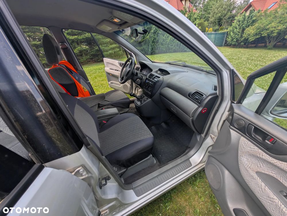 Mitsubishi Space Wagon - 9