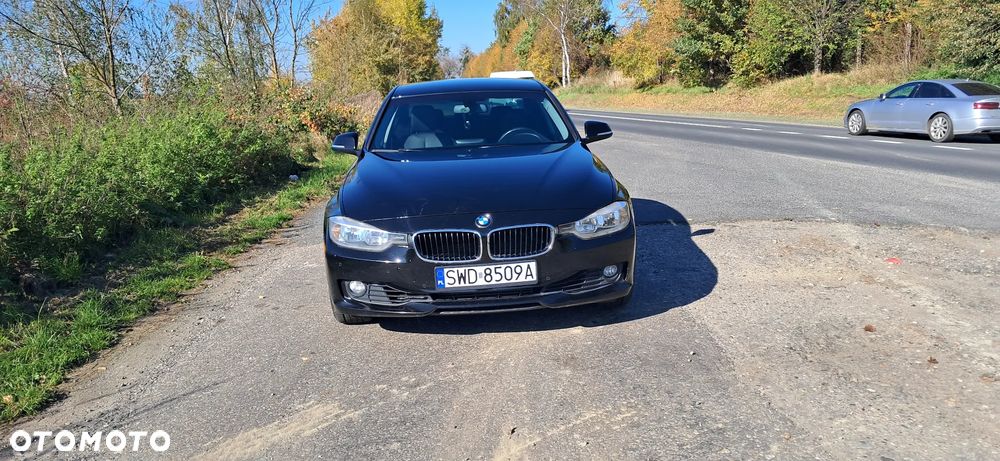 BMW Seria 3 328i - 2