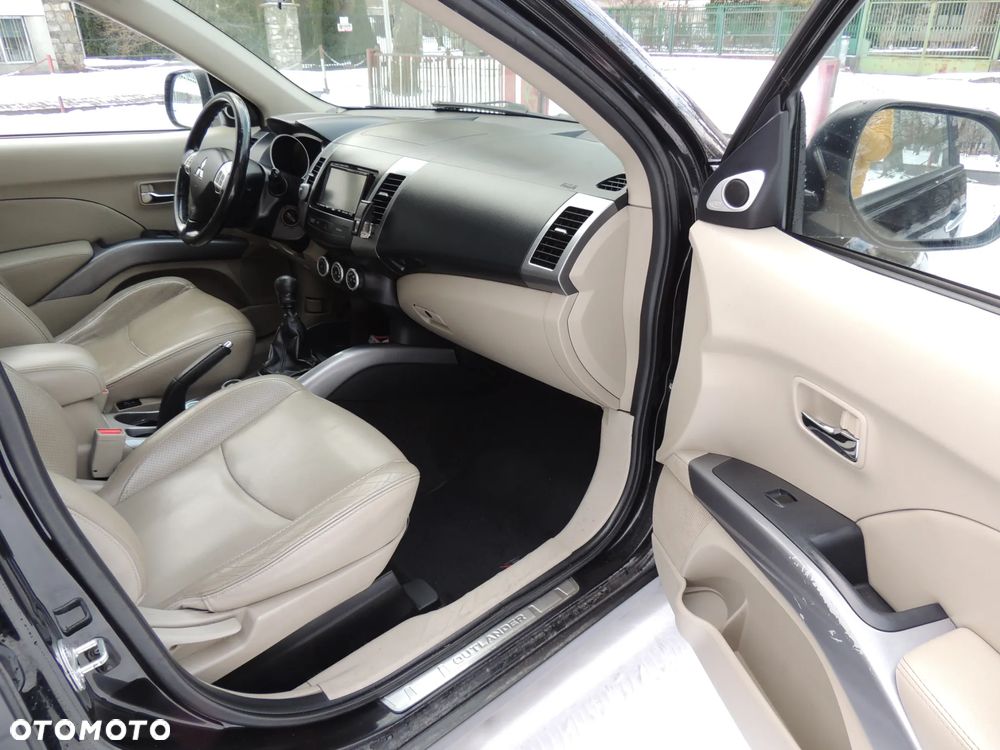 Mitsubishi Outlander 2.0 DID Instyle NAVI - 11