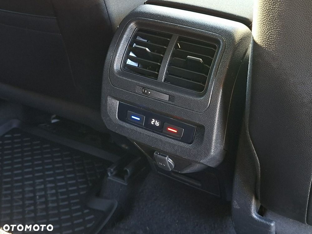 Volkswagen Touran 2.0 TDI BMT Active DSG - 32