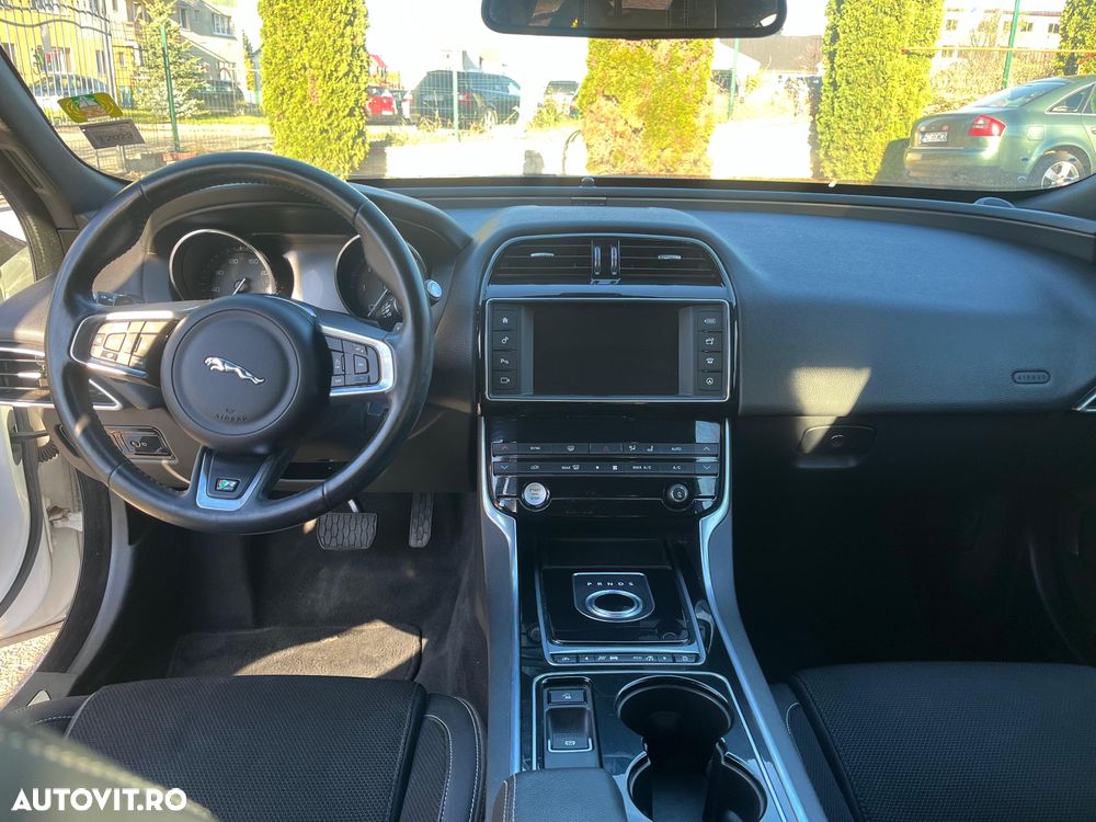 Jaguar XE 20d AWD Aut. R-Sport - 7