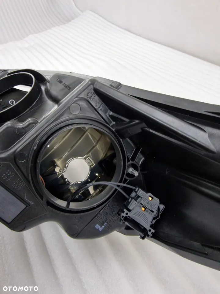 FORD FIESTA MK7 LIFT 12- PRAWA LAMPA PRZEDNIA PRZÓD , NR C1BB-13W029-AH , NR AUKCJI LL505 - 18