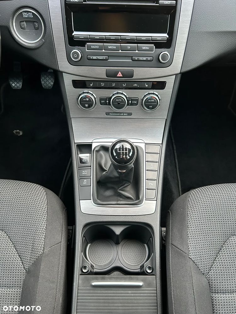 Volkswagen Passat - 12