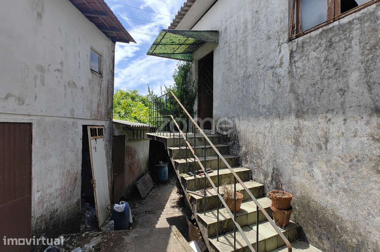 Moradia T3 (4 frentes) p/ restaurar c/ 1.043m² no Castêlo da Maia - Grande imagem: 4/20