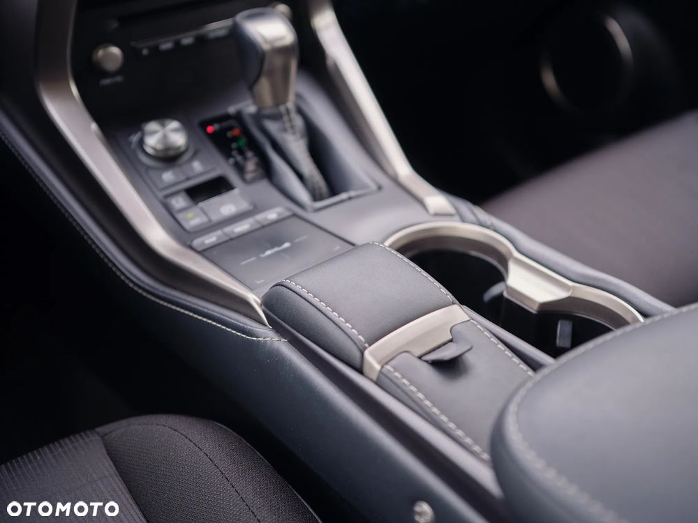 Lexus NX 300h Elegance + Business AWD - 28