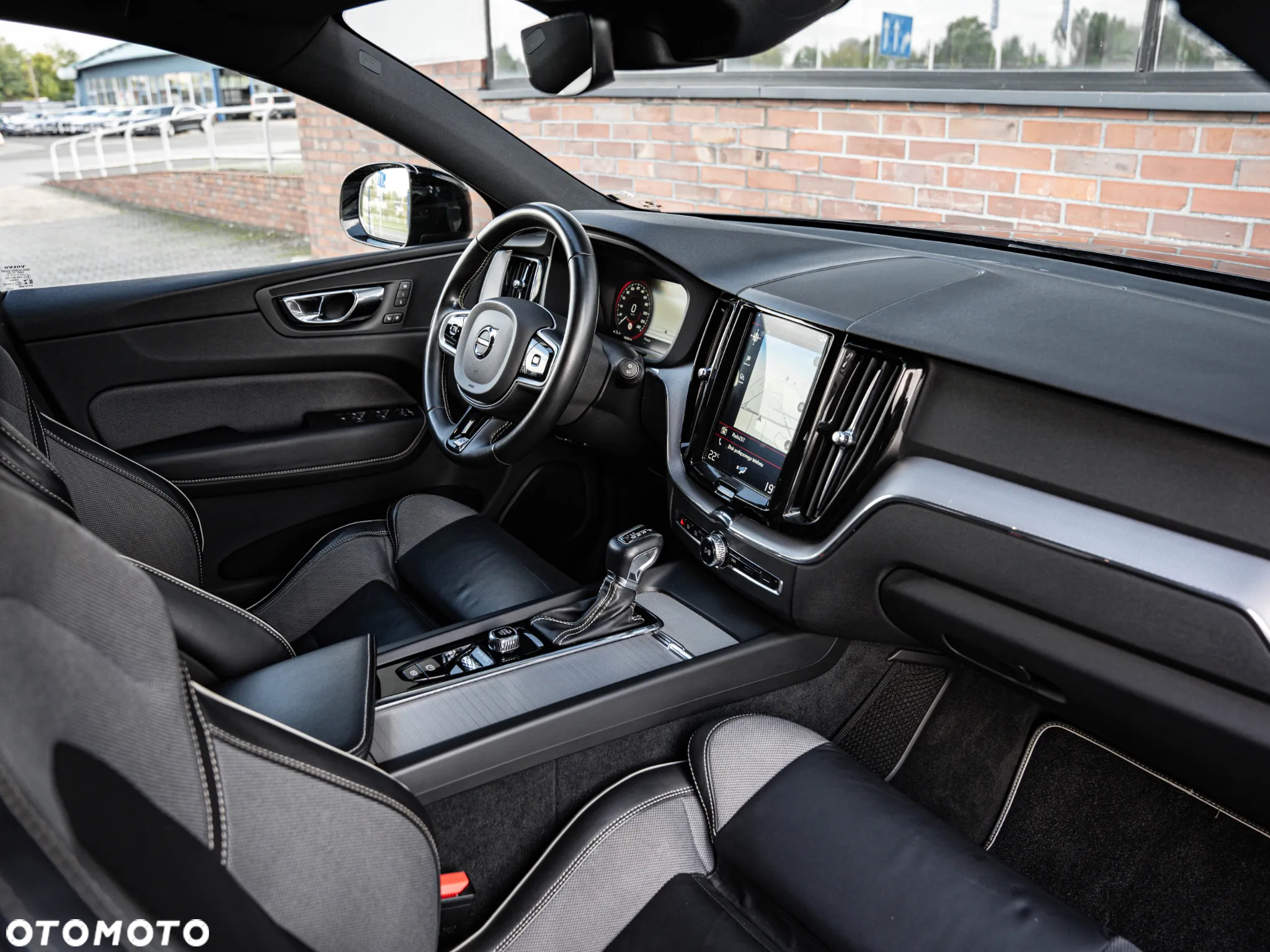 Volvo XC 60 D4 R-Design - 24