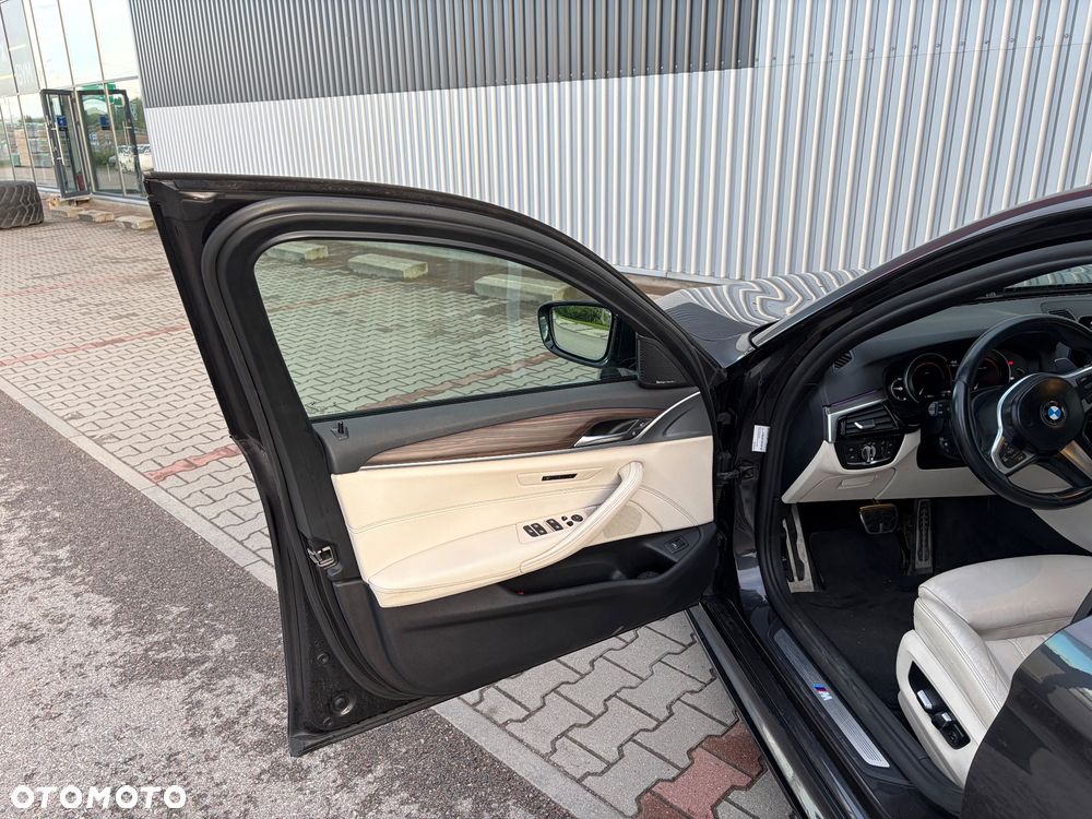 BMW Seria 5 520d xDrive M Sport sport - 9