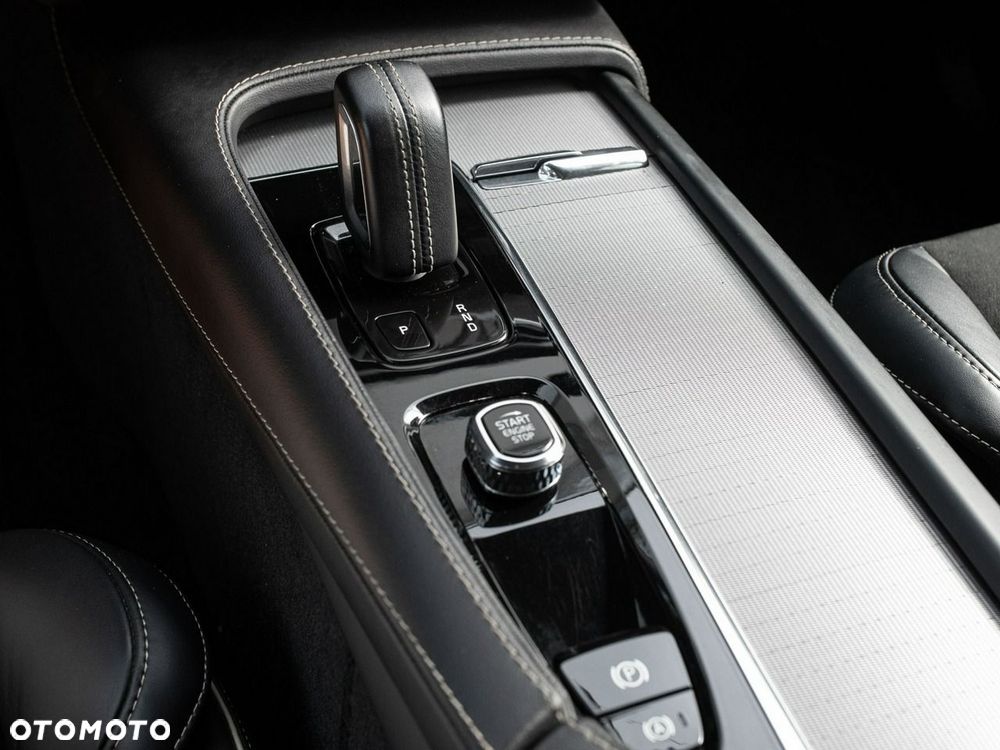 Volvo XC 90 B5 D AWD R-Design - 16