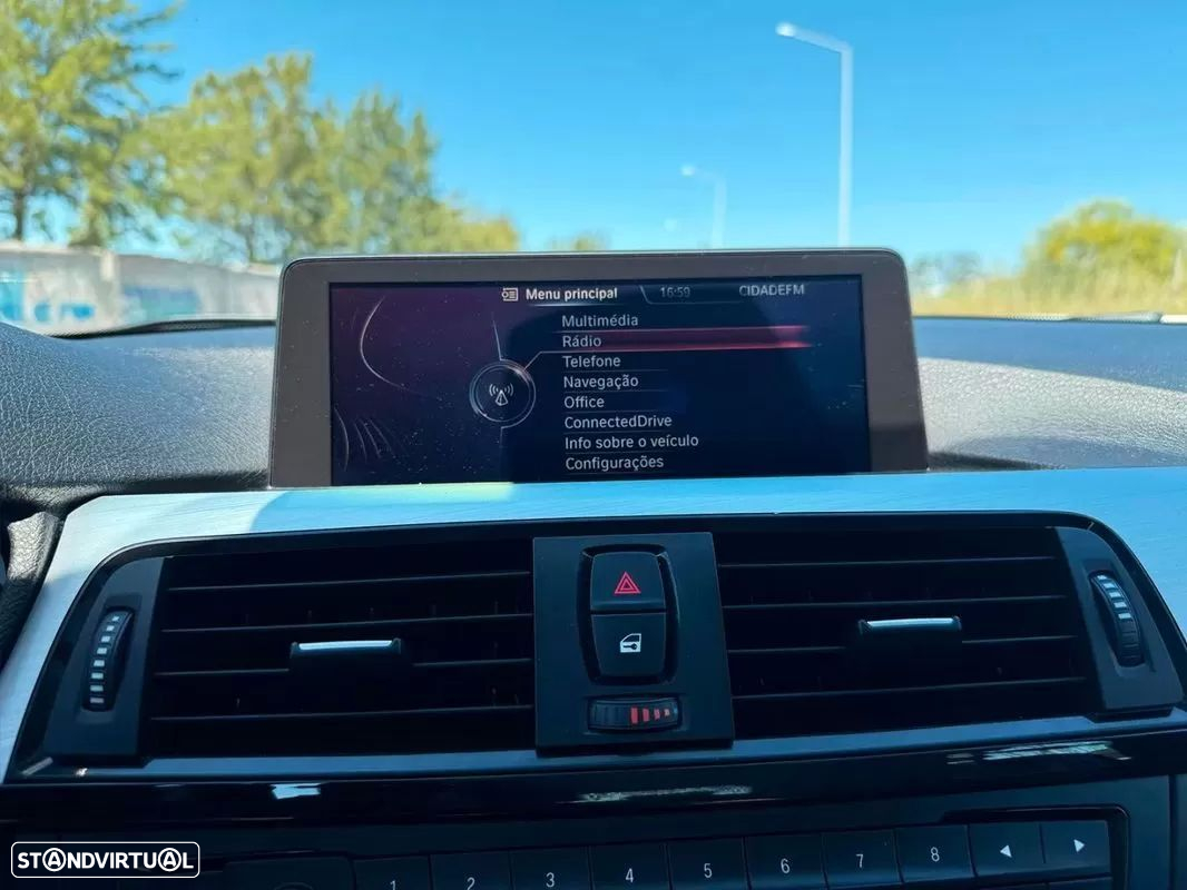 BMW 320 d Touring xDrive Aut. Sport Line - 13