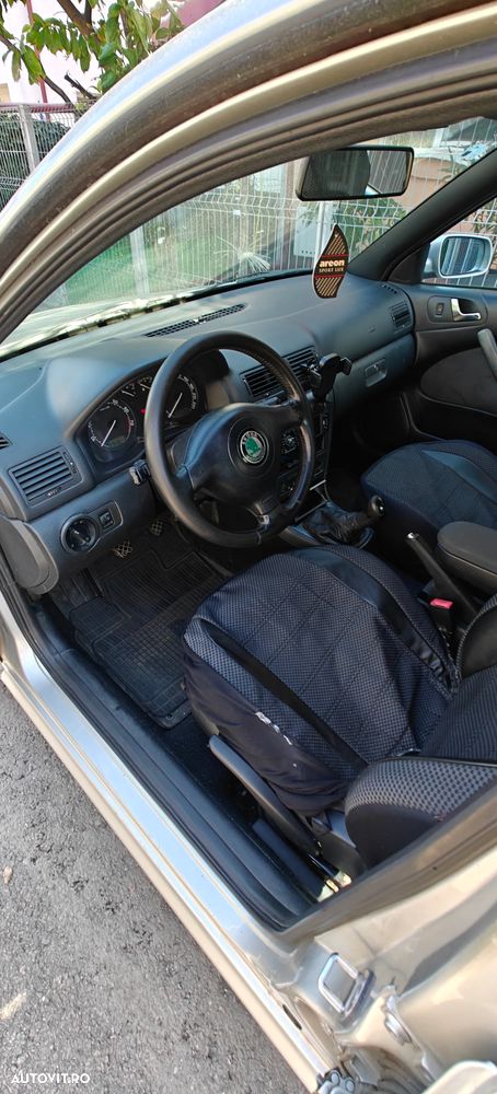 Skoda Octavia Tour 1.6 Sport - 10