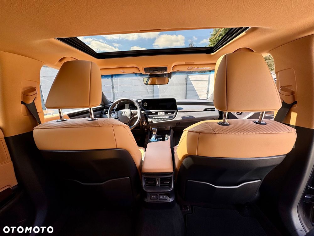 Lexus ES 300h Business Edition - 11