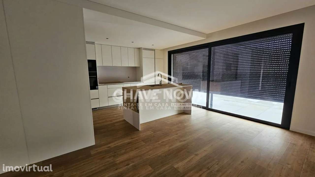 Moradia em Banda T3+1 Nova c/ Piscina na Madalena - Grande imagem: 2/26