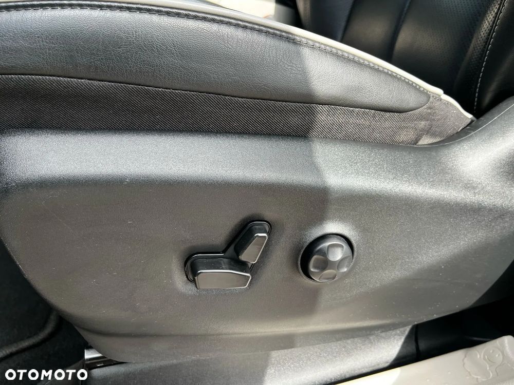 Chrysler Pacifica - 16