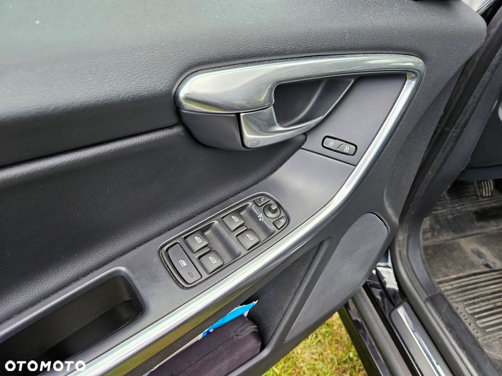 Volvo XC 60 D4 AWD Summum - 11