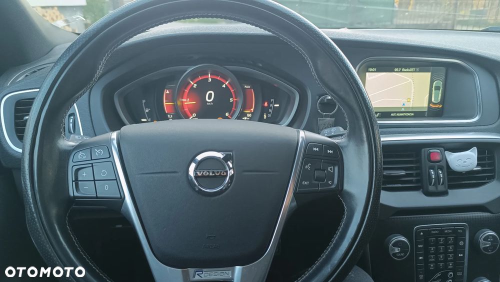 Volvo V40 D4 Geartronic RDesign - 19